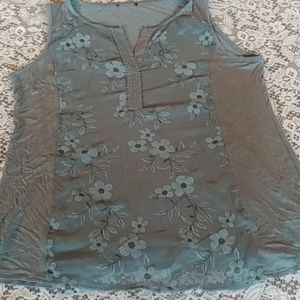 I'm selling a very pretty top